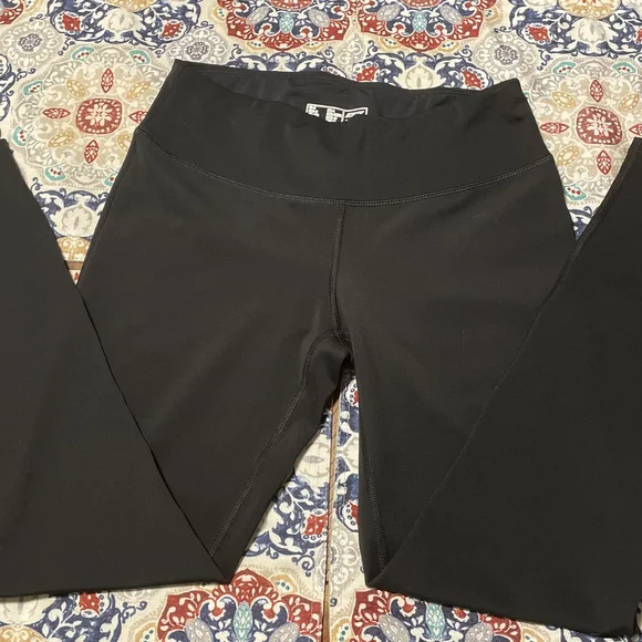 New Balance Womens Black Leggings - Picture 2 of 3